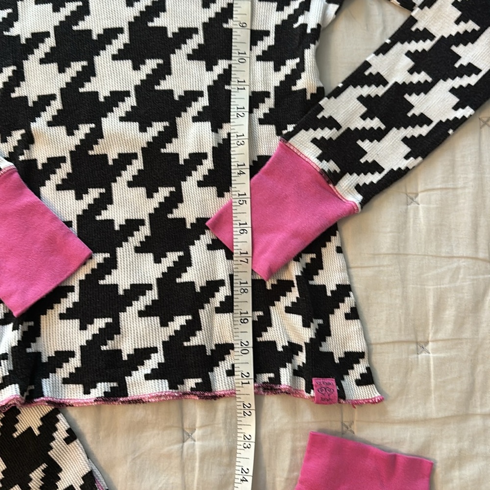Victoria's Secret Pajama Set - Black and white Houndstooth - Picture 5 of 11